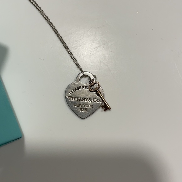 Return to Tiffany Necklace - Picture 2 of 2